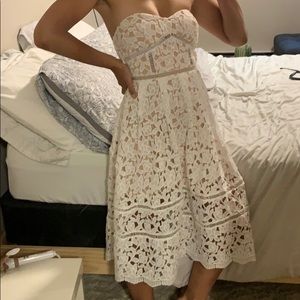 Lulu’s white strapless midi dress